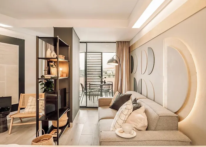Figaro - 1 Bedroom And Balcony In Santo Antonio